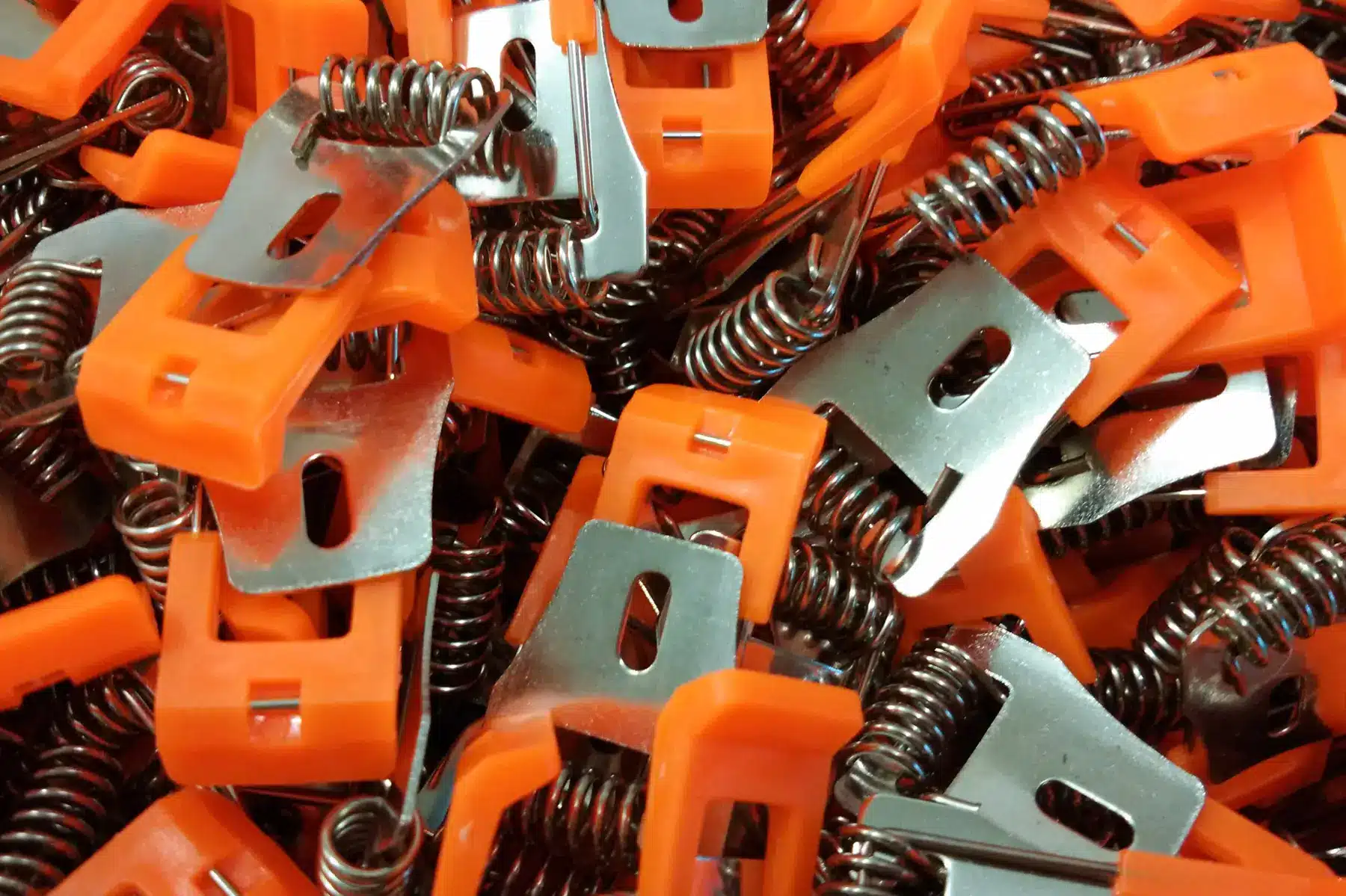 metal-clips-for-led-lights